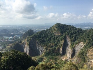 Fototapeta na wymiar view of the mountains at Krabi (Thailand)