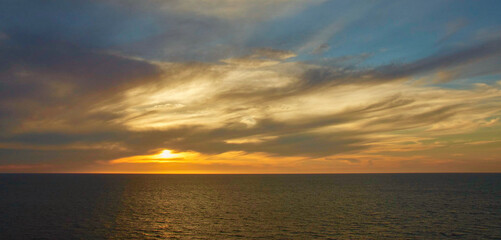 Fototapeta na wymiar Colorful sunset on the horizon in Pacific Ocean