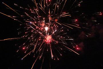 Fototapeta na wymiar Feuerwerk am Nachthimmel