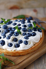 Delicious tart with cream cheese and blueberries.