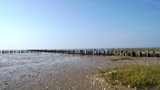 Nordsee Strand  - Buhnen im Watt an der Nordseek&uuml;ste bei Westerhever