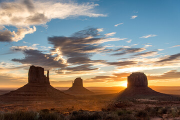 Fototapeta na wymiar Great magnificent sunrise over the Monument Valley, Arizona