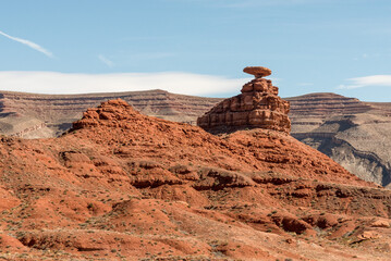 Fototapeta na wymiar Scenic Mexican Hat rock formation in Utah