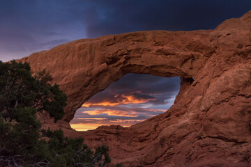 Sunset over Turret Arch in the Arches National Park © imagoDens