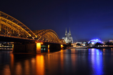 Fototapeta premium Köln Hohenzollernbrücke und Dom
