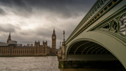 Fototapeta na wymiar Big Ben Clock Tower and Westminster bridge over the thames river in London, UK