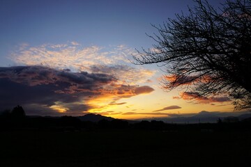 早朝の朝焼けと富士山