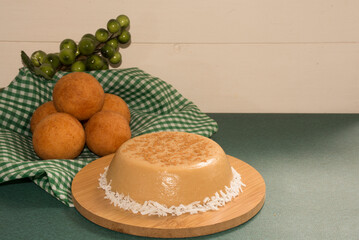 Natilla y bu&ntilde;uelos, traditional Colombian Christmas food. 