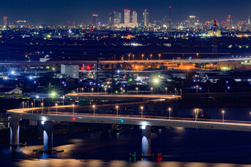 Fototapeta na wymiar 四日市港　いなばポートラインと名古屋方面の夜景
