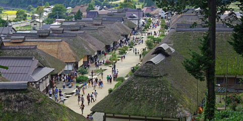 福島県大内宿の町並み。茅葺きの村落 © 月形 智記
