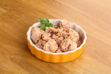 Canned tuna fish with oil