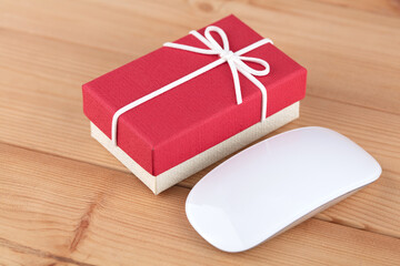 Mouse and gift box represent online shopping