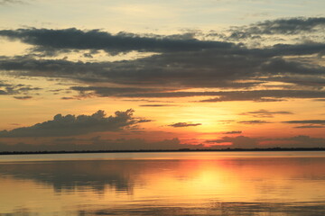 Obraz premium sunset over the river