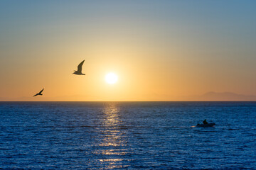 Obraz na płótnie Canvas Seascape in the evening with sunset.