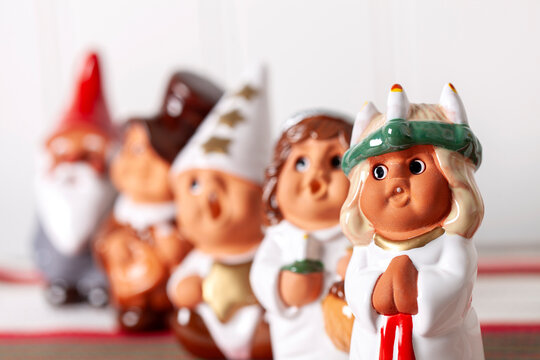 Christmas singing figurines