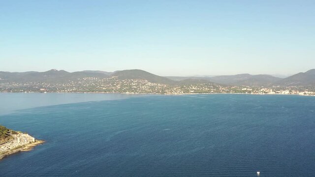 survol de Saint-Tropez sur la french Riviera dans le Var, sud de la France