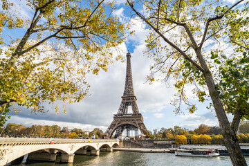 Fototapeta na wymiar Eiffel Tower along the Seine River in autumn season, Paris, France