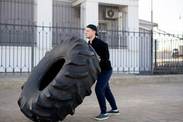 Obraz na płótnie Canvas male person doing street physical workout