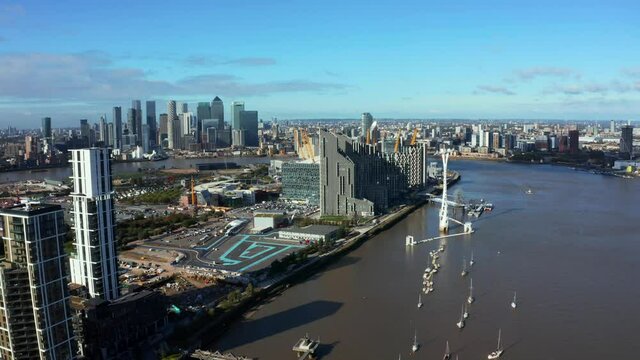 Aerial view of Emirates Air Line cable cars. The service is the UK's first urban cable car running across the Thames from the O2 to the Excel centre.