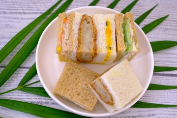 サンドイッチ　葉っぱあり