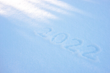 Schriftzug 2022 im Schnee