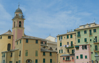 Fototapeta na wymiar Palazzi nel centro storico di Camogli, in Liguria.