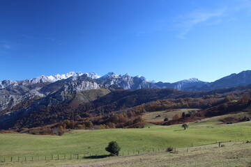 El mirador de la Collada, Asturias, España. Con preciosas vistas de los Picos de Europa.