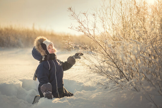 109,366 BEST Children Playing In Snow IMAGES, STOCK PHOTOS & VECTORS |  Adobe Stock