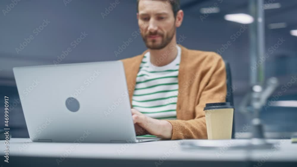 Aufkleber 360 degree modern office: caucasian businessman sitting at his desk working on a laptop computer. ma