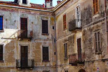 Fototapeta na wymiar Laog Maggiore Arona alte Fassaden