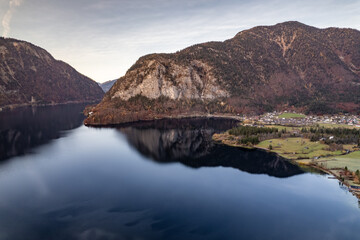 Naklejka premium Obertraun and Hallstatt Lake in the Autumn