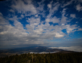 Obraz premium Low Fog in the Valley Vermont Mountain Scape
