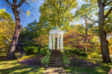 Obraz premium Beautiful fall color in the famous Philbrook Museum of Art