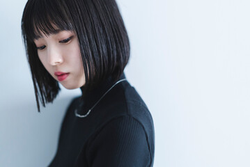 物静かでクールな女性