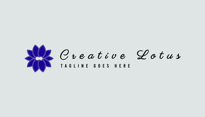 Obraz na płótnie Canvas Lotus flower logo inspiration. Aesthetic line art lotus logo design for beauty care, skin care, spa, yoga, boutique, women fashion and beauty clinic treatment. branding identity for feminine business.