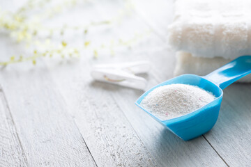 洗濯用の粉洗剤とタオル　洗濯洗剤の写真素材