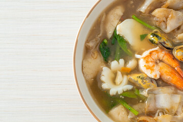 Wide Rice Noodles with Seafood in Gravy Sauce