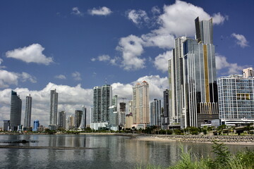 Fototapeta na wymiar Skyline de la ciudad nueva de Panamá City, capital de Panamá