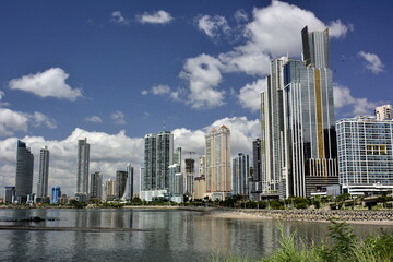 Obraz premium Skyline de la ciudad nueva de Panamá City, capital de Panamá