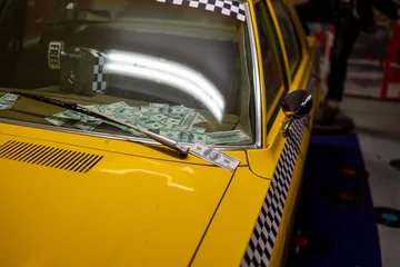 Papier Peint photo autocollant TAXI de new york Yellow cab stuffed with dollars.