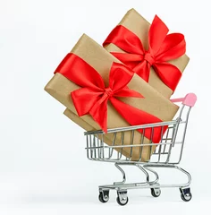 Afwasbaar Fotobehang Lieve mosters Handgemaakte geschenkdozen met rode strik op winkelwagentje