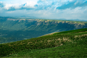Fototapeta na wymiar 阿蘇のカルデラ北壁の稜線