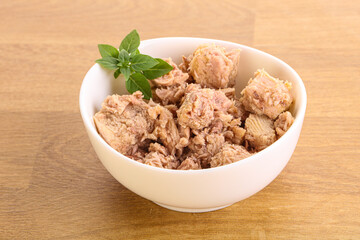 Canned tuna fish with oil