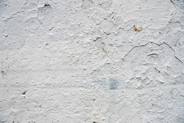 Repeated painting of the wall without grinding and stripping the previous layer of paint with a violation of technology.