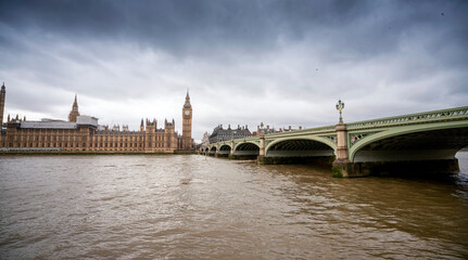 Fototapeta premium Big Ben Clock Tower and Westminster bridge over the thames river in London, UK