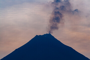 Der Vulkan Arenal ist einer der aktivsten Vulkane unserer Erde.