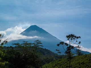 Fototapeta na wymiar Der Vulkan Arenal ist einer der aktivsten Vulkane unserer Erde.