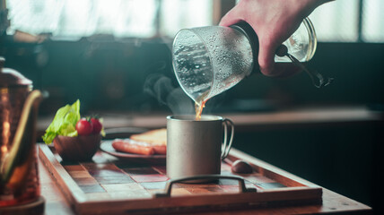朝食にコーヒーを添える