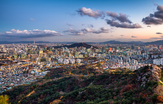 Skyline sunset at Seoul, South Korea.