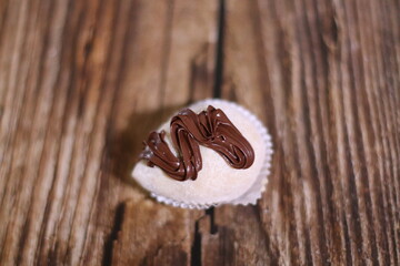 docinho de coco com chocolate